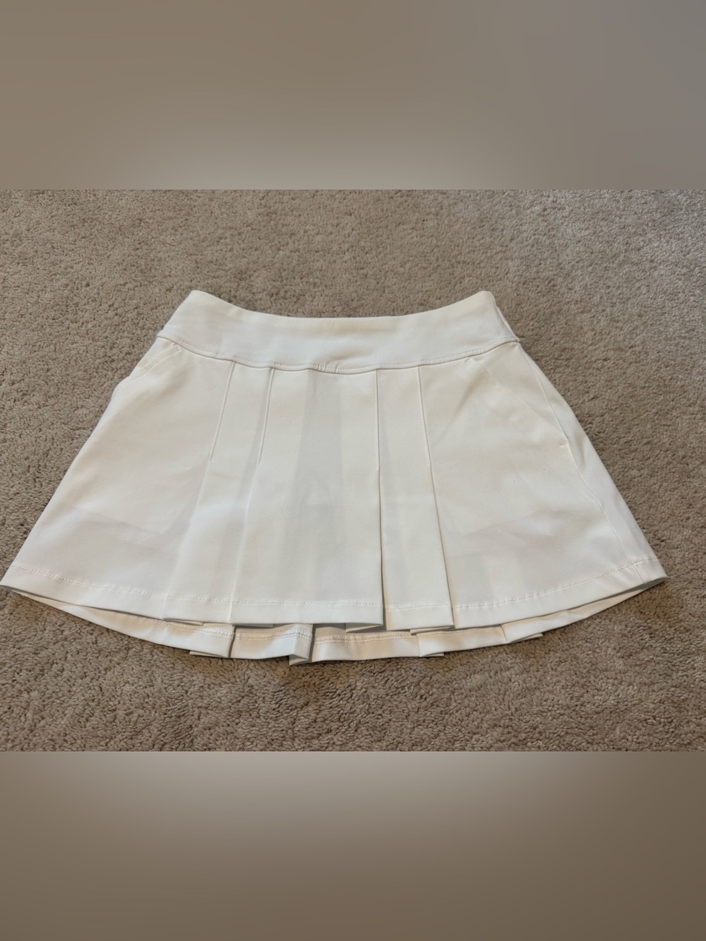 NWOT Lilly Pulitzer Luxletic UPF 50+ White Pleated Tennis/Pickball Skirt - sz 4